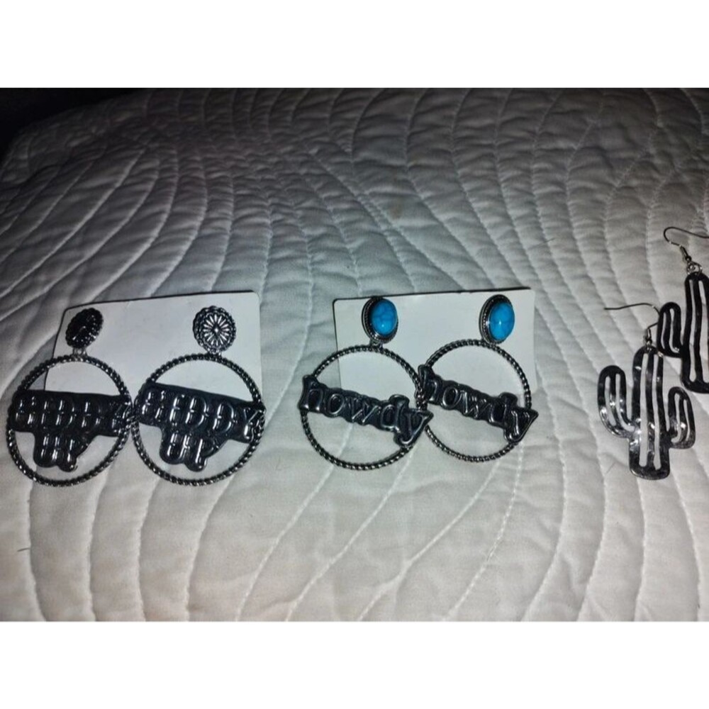 Supper cute earrings